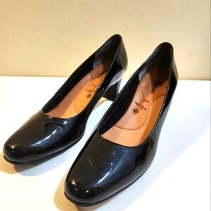 Ros Hommerson black round toe patent leather pump 8 1/2
